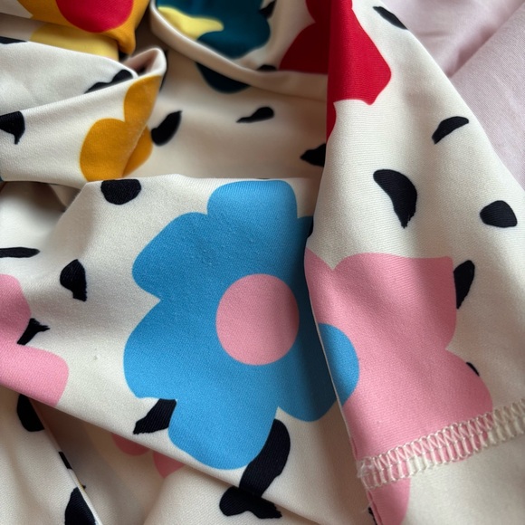 HA Floral Rashguard - Picture 4 of 4